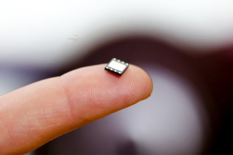 eSIM | نسل جدید سیم‌کارت دیجیتال برای سفر و اینترنت بین‌المللی