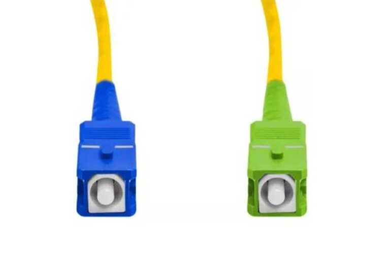 EG8145X6 یا HG8145X6؟ تفاوت مودم‌های فیبر نوری هواوی و راز کانکتور UPC و APC